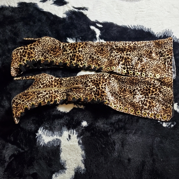 Leopard Velvet Boot - Picture 11 of 13